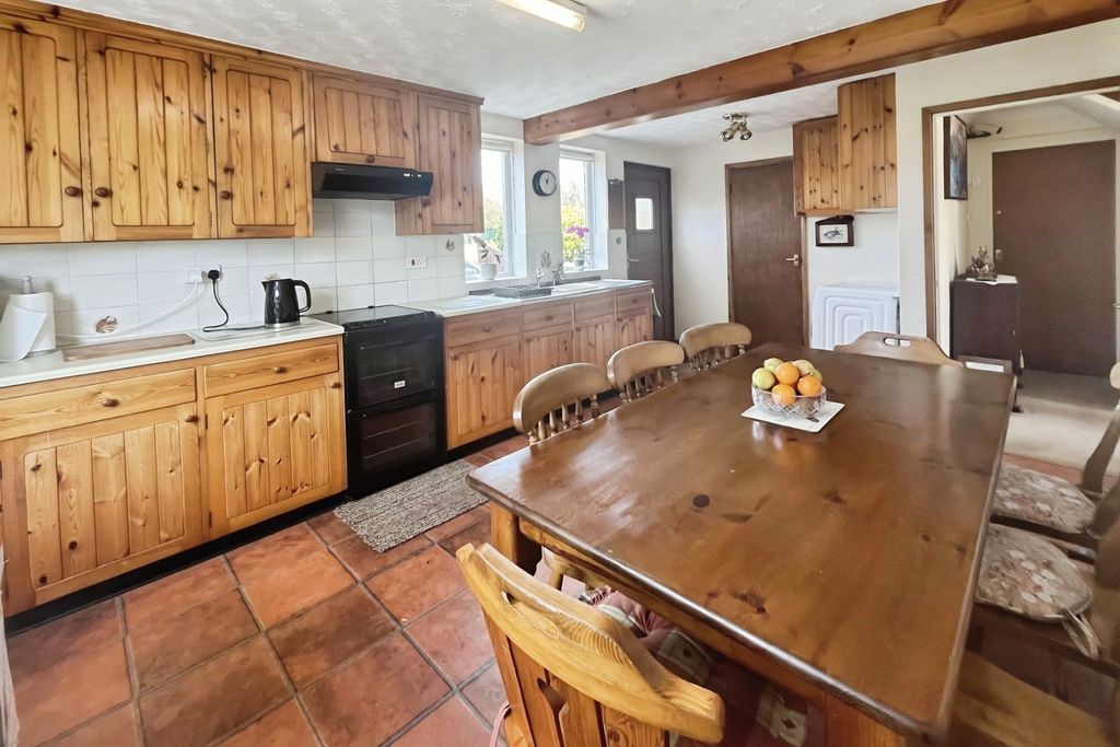 Property photo 3 of 14 Kitchen/Dining Room