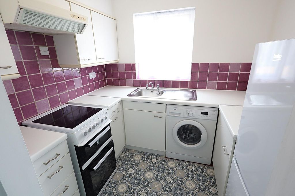 Property photo 2 of 8 Kitchen