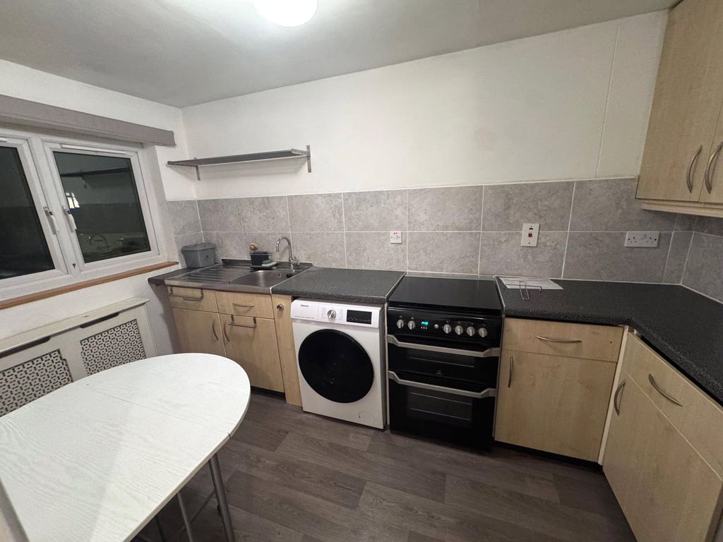 Property photo 3 of 5 Kitchen