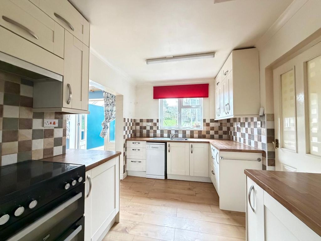 Property photo 3 of 14 Kitchen