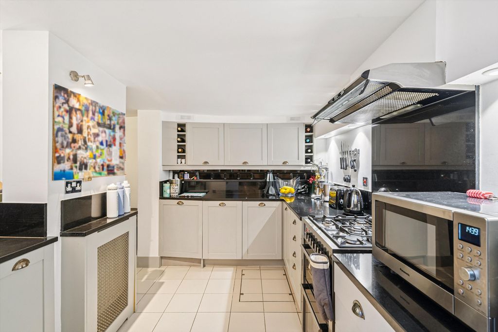 Property photo 3 of 17 Image