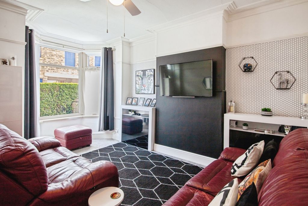 Property photo 3 of 18 Pbox-Img.Jpg
