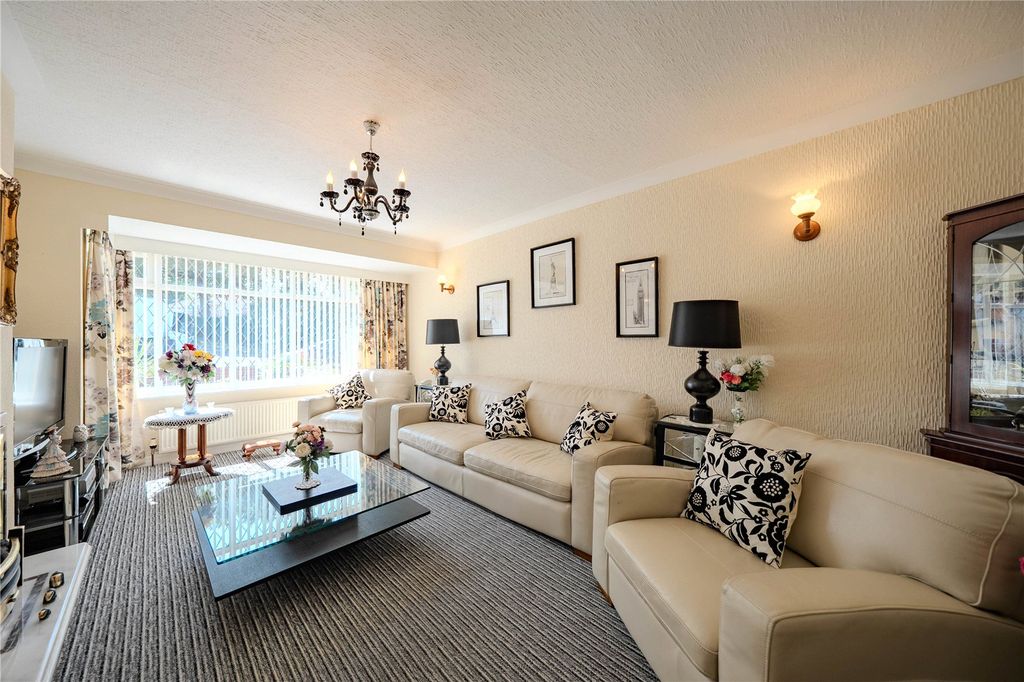 Property photo 2 of 11 Lounge