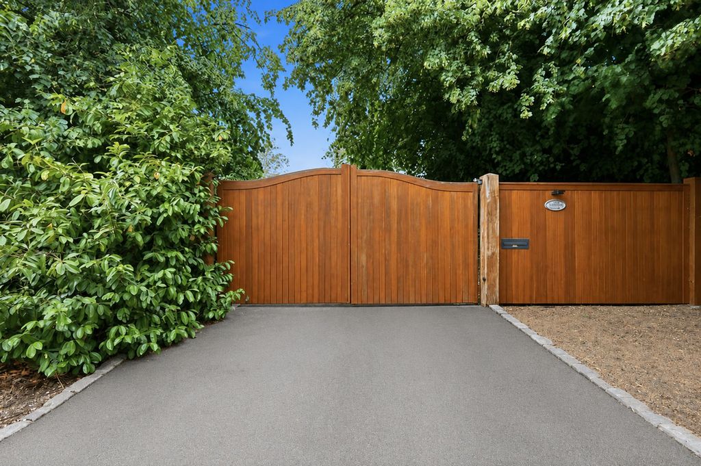 Property photo 2 of 47