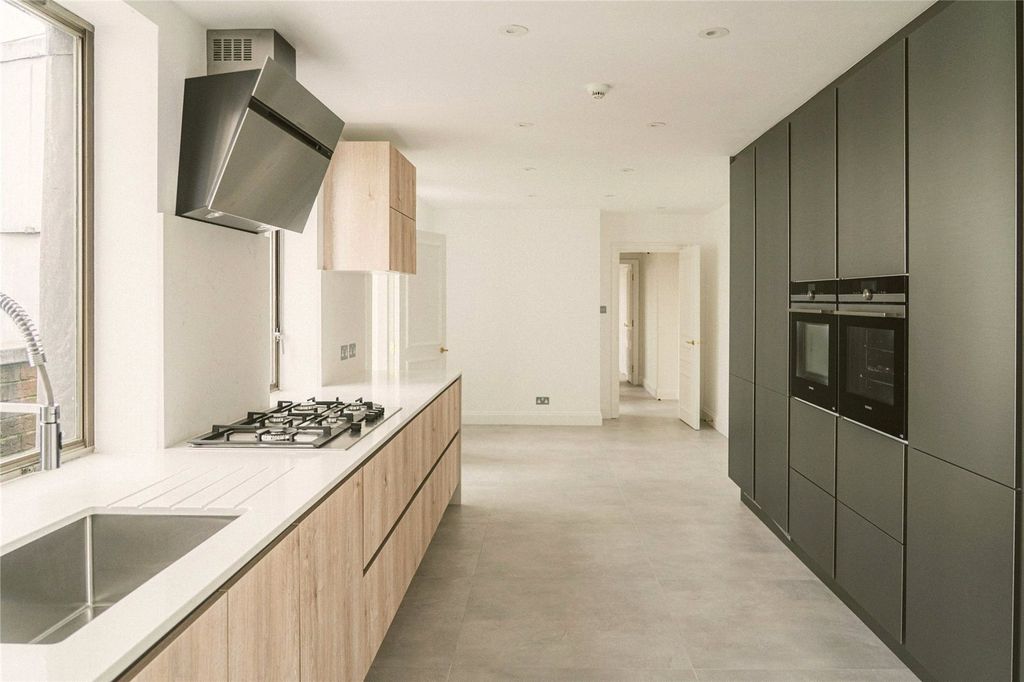 Property photo 3 of 12 Kitchen