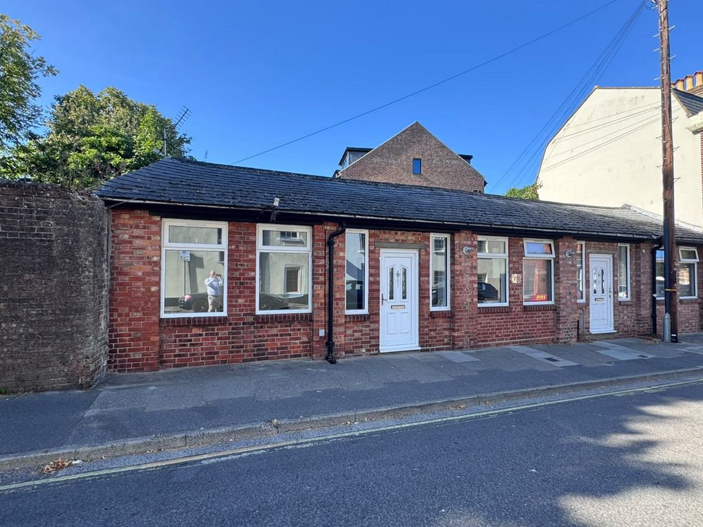 Property photo 1 of 5