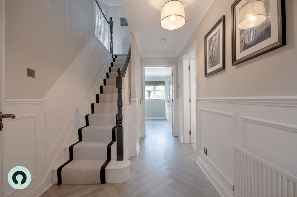 Property photo 2 of 28