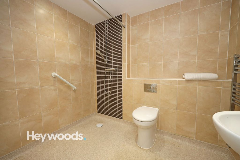 Property photo 2 of 25