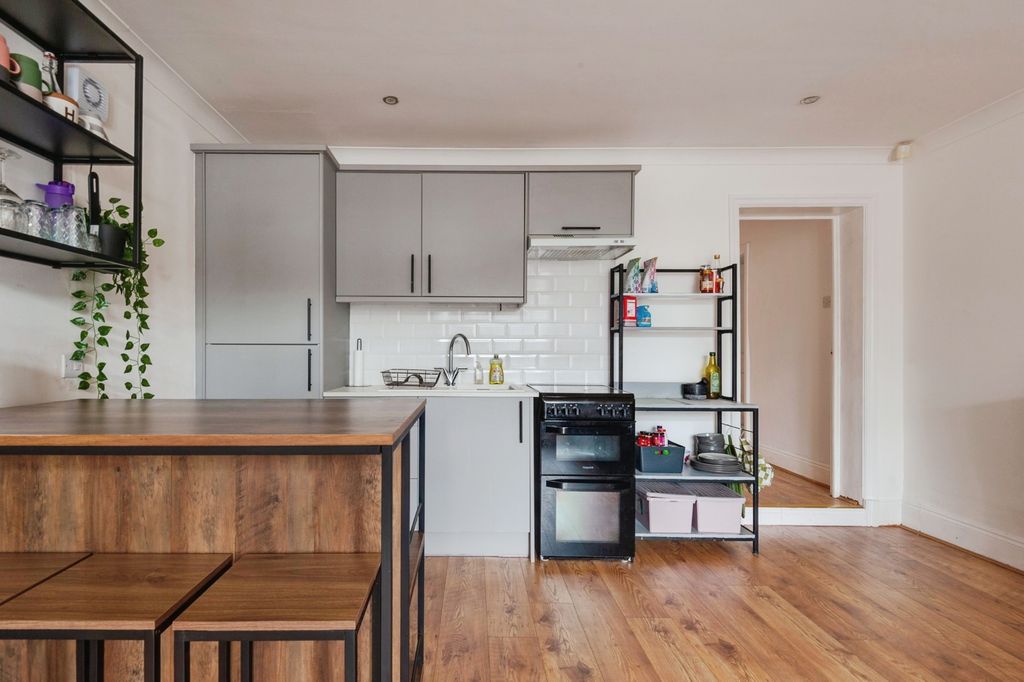 Property photo 3 of 19 Pbox-Img.Jpg