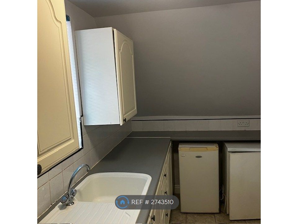 Property photo 2 of 11 Kitchen
