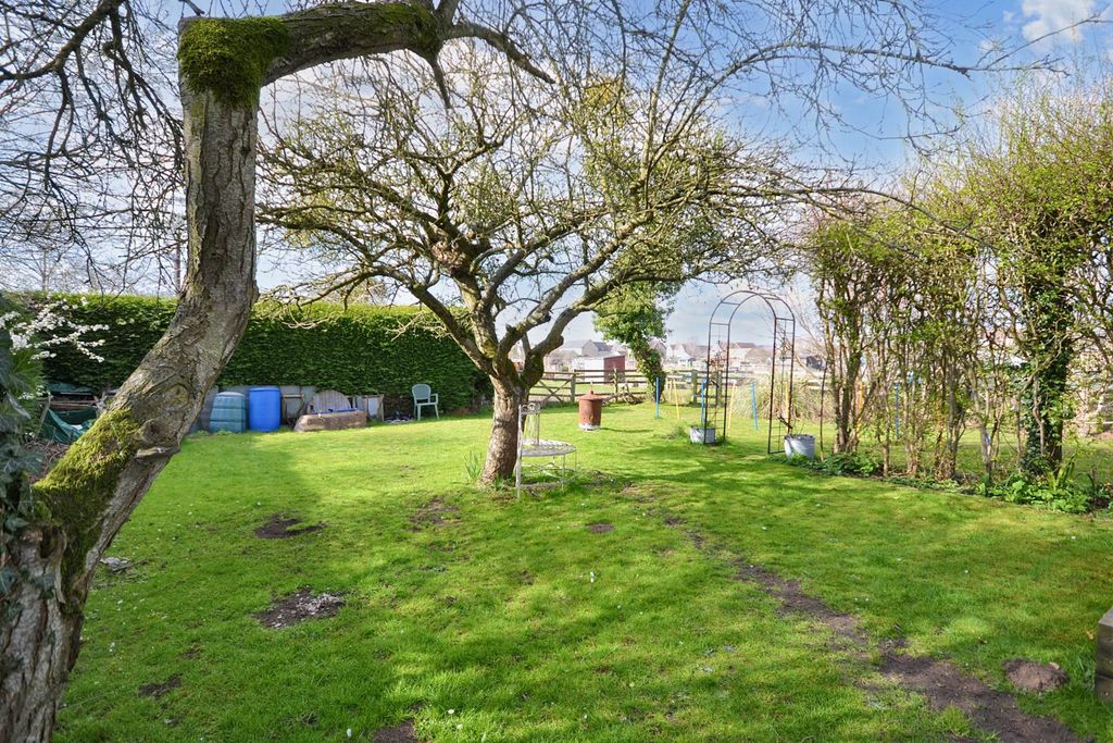 Property photo 2 of 30