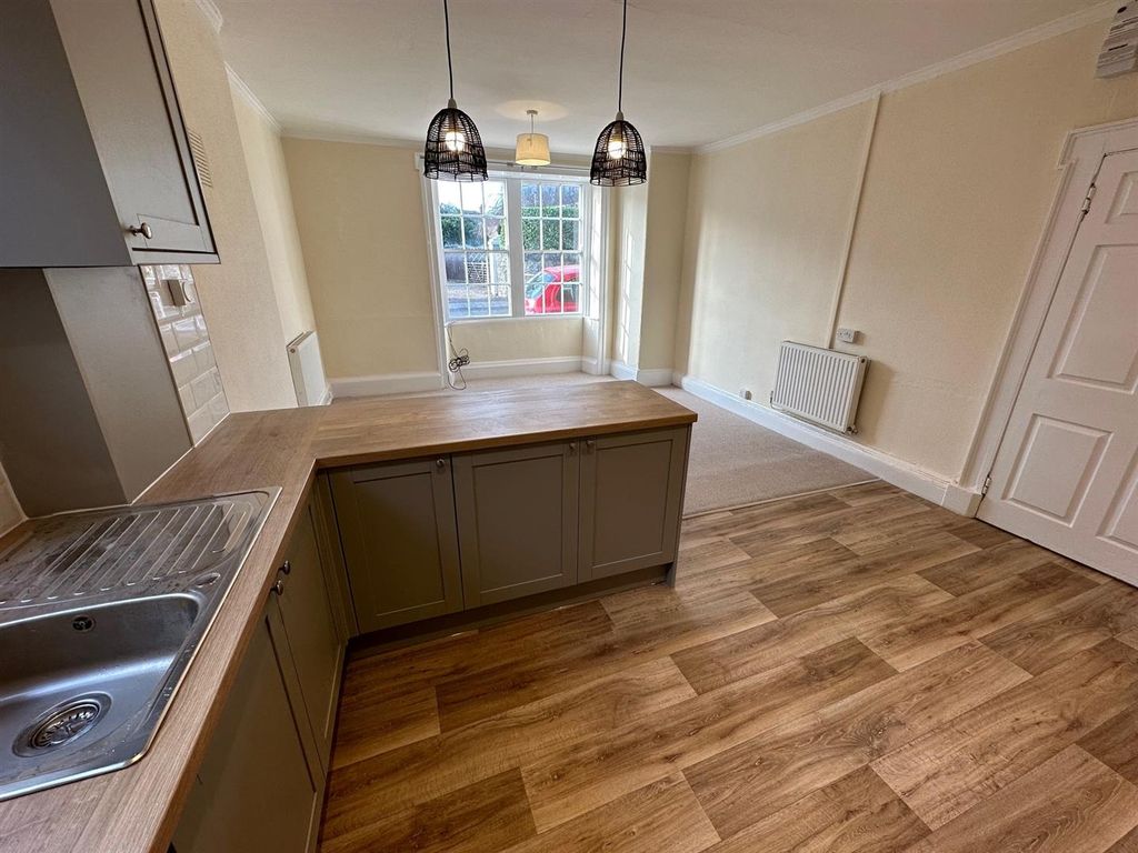 Property photo 3 of 17 Kitchen