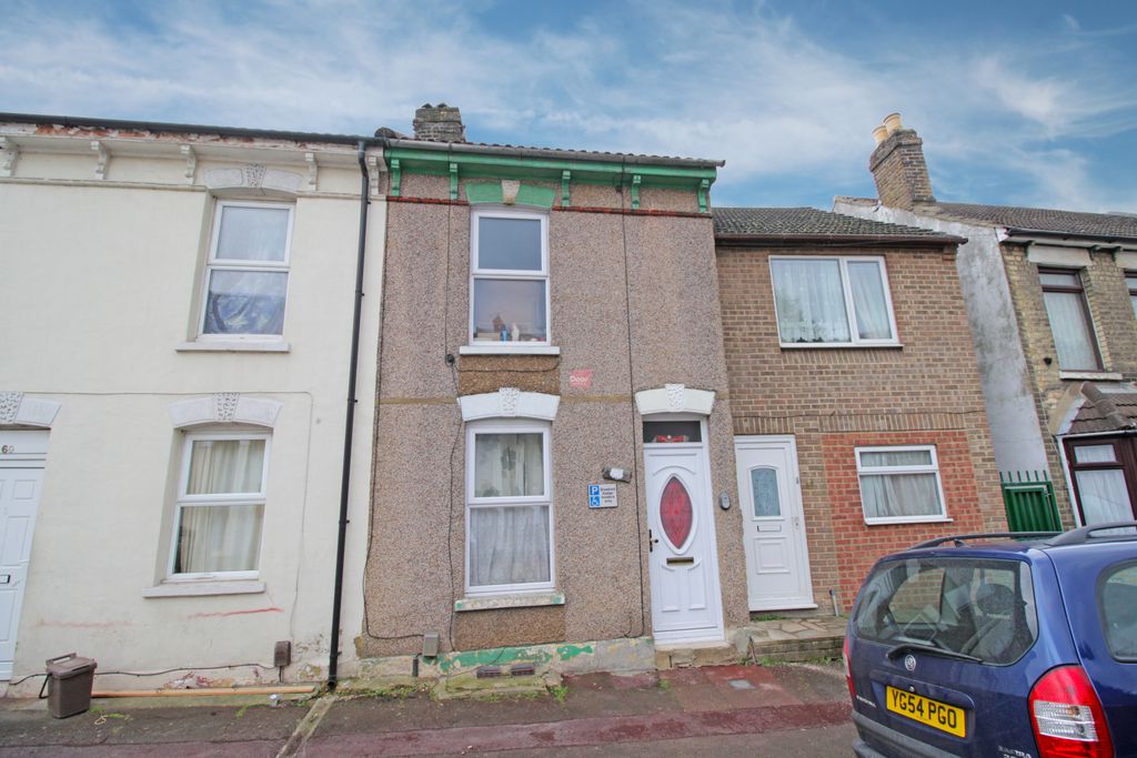 Property photo 1 of 13 3 Bed Terraced House For Sale Seymour Road, Chatham Me5