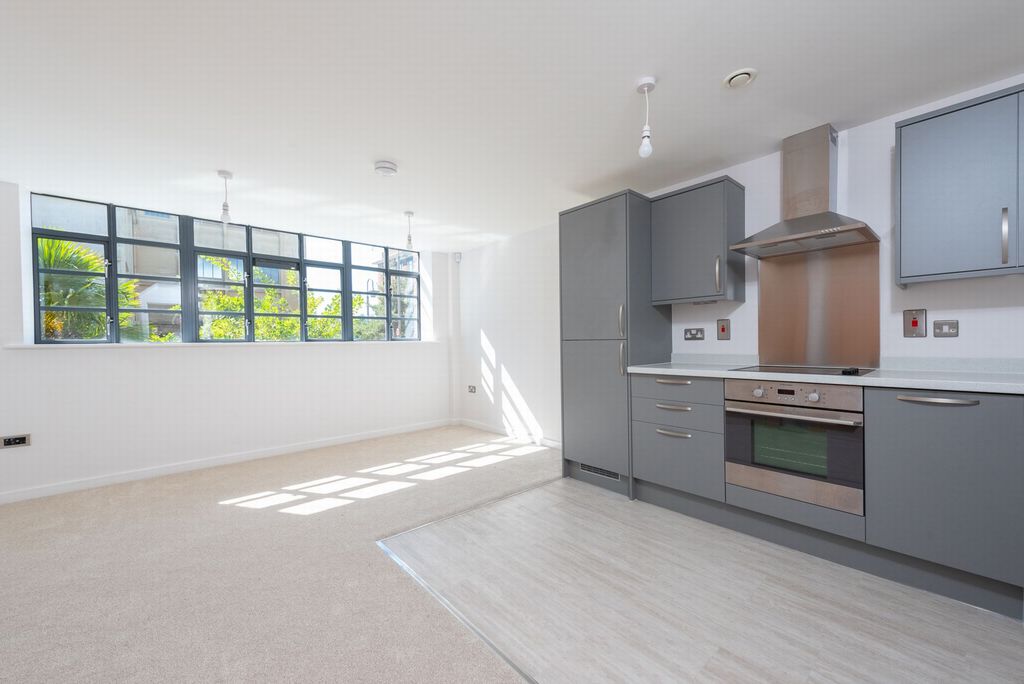 Property photo 1 of 8 Photo 3