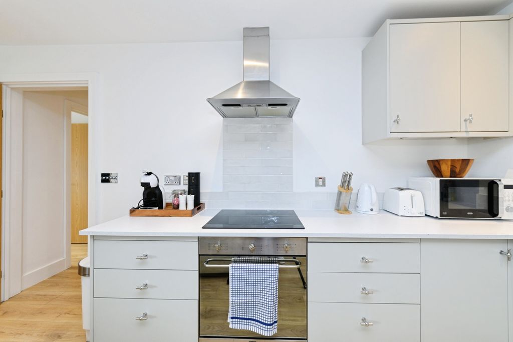 Property photo 3 of 45