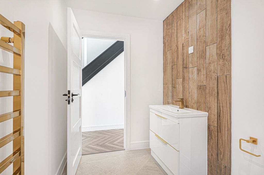 Additional image 13 of 4 bed detached house for saleSouth Coast Road, Telscombe Cliffs, Peacehaven, East Sussex BN10
