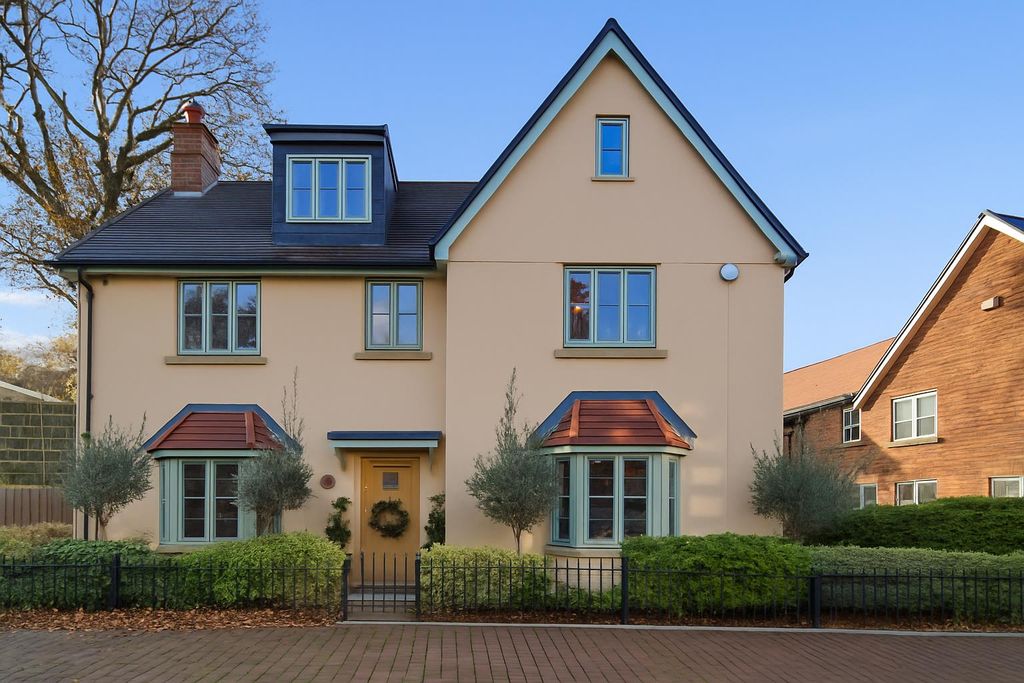 Property photo 1 of 33