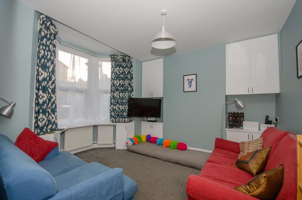 Property photo 2 of 21 Westbourne Rd-25.Jpg