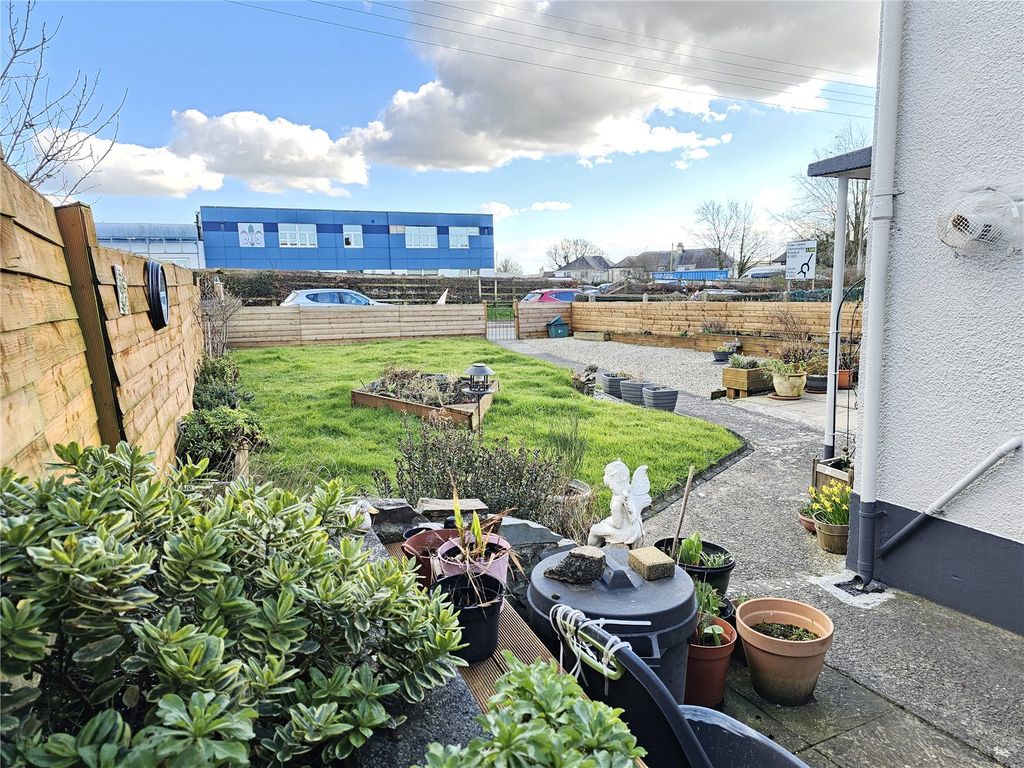 Property photo 2 of 15 Picture No. 12