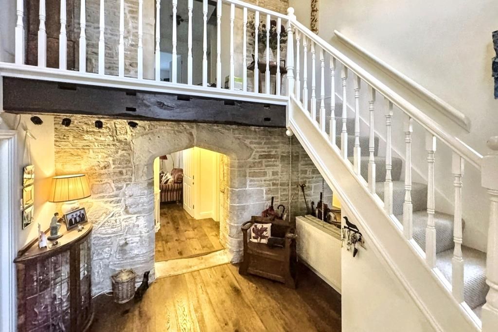 Property photo 2 of 24 Entrance Hall