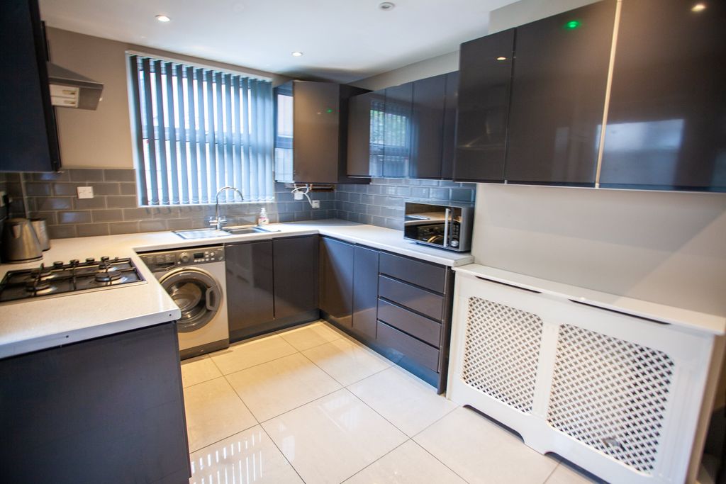 Property photo 3 of 5 1-04