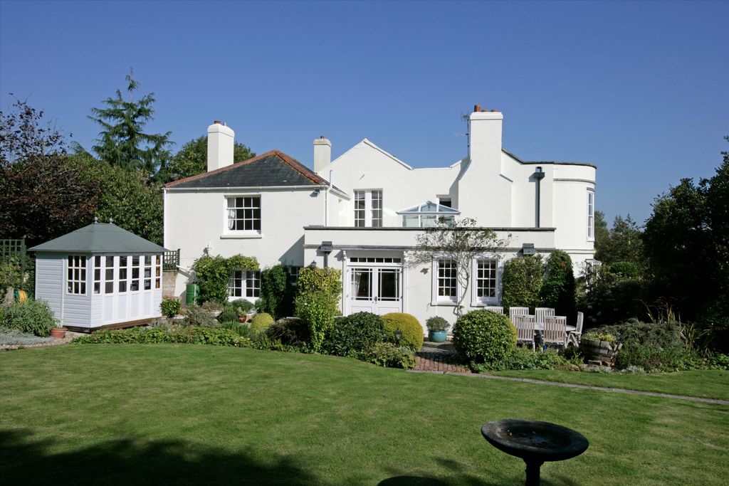 Property photo 2 of 16 Image