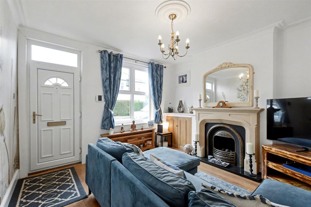 Property photo 2 of 22 Living Room