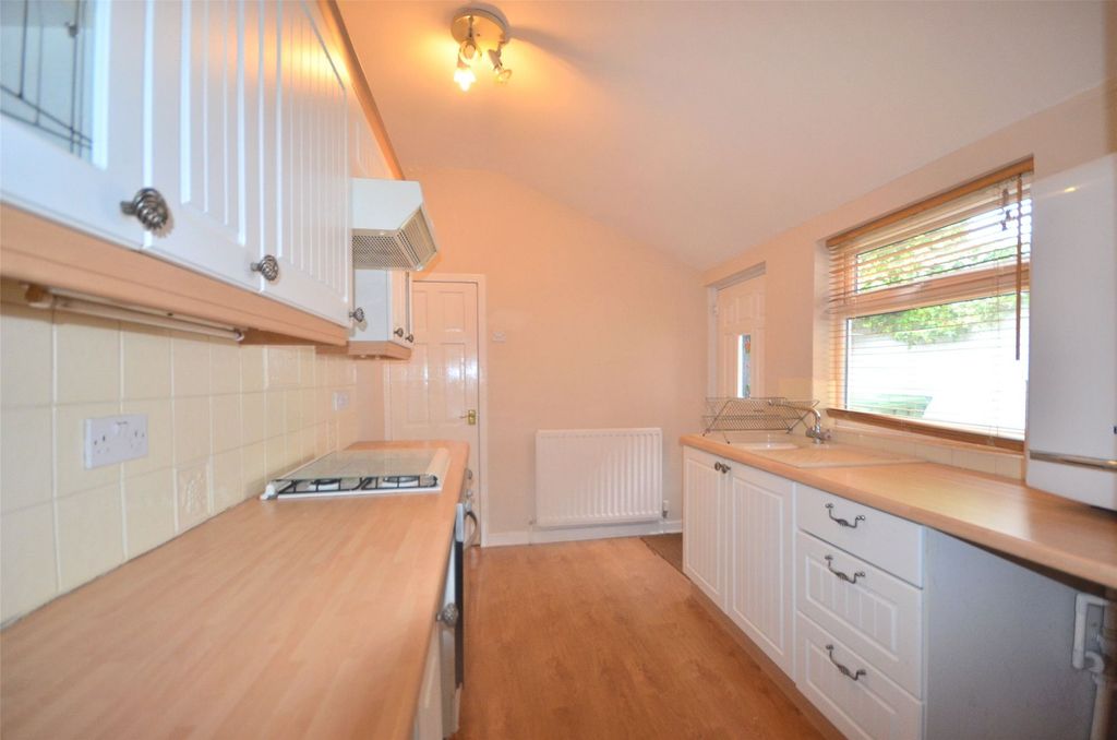 Property photo 2 of 9 Kitchen