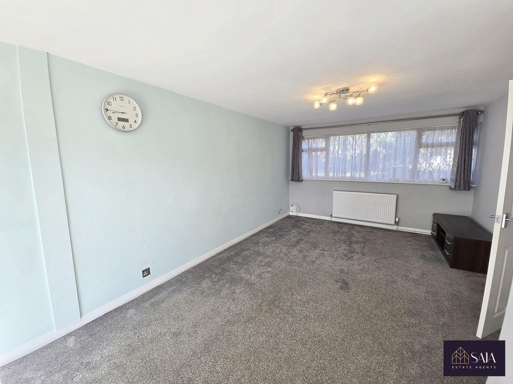 Property photo 2 of 11 Photo 4