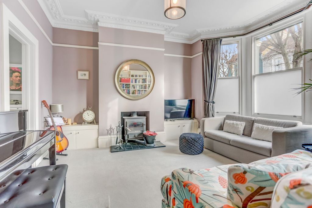 Property photo 2 of 17