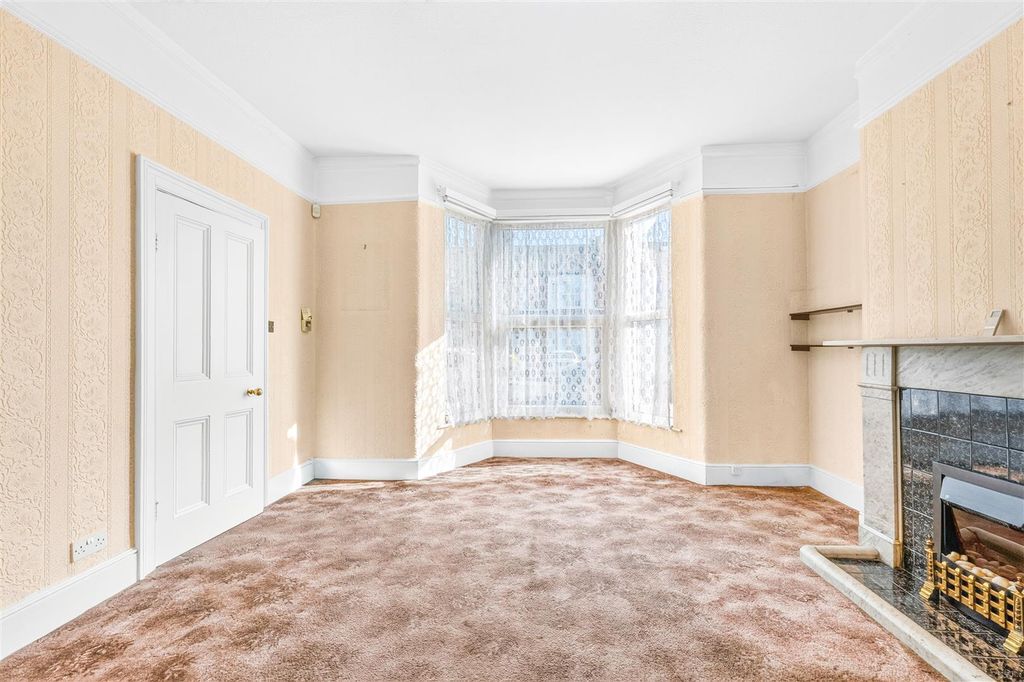 Property photo 3 of 24