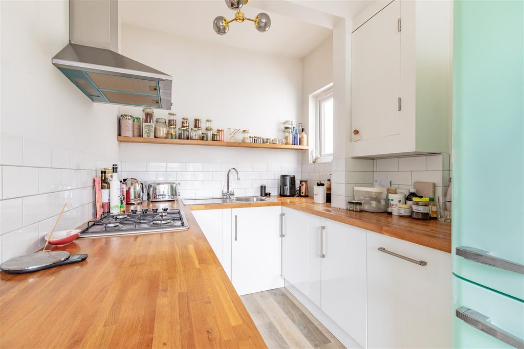 Property photo 2 of 6 Kitchen