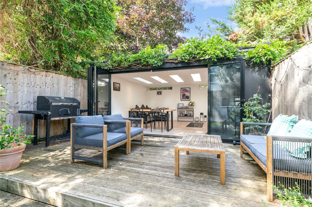 Property photo 2 of 13 Garden