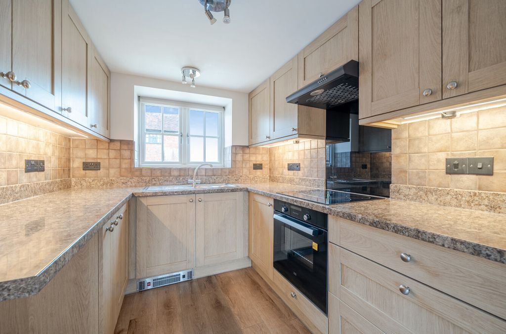 Property photo 2 of 12 1434196-18-69c269...