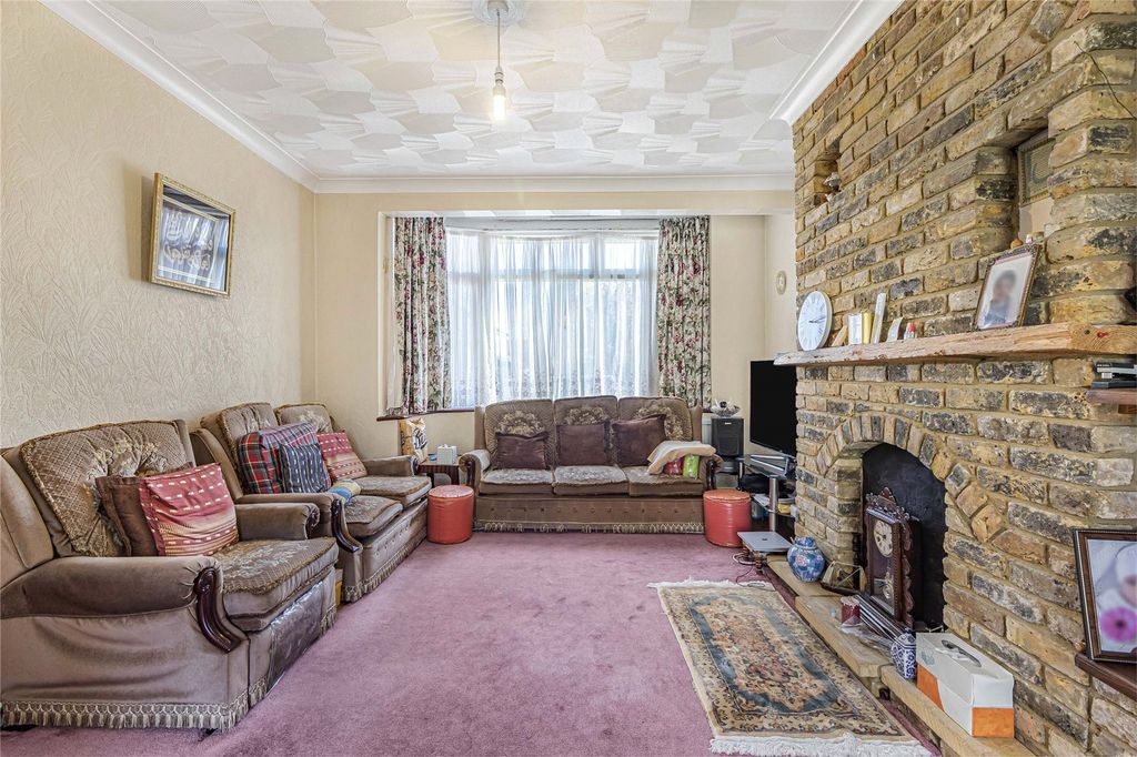 Property photo 2 of 15 Lounge
