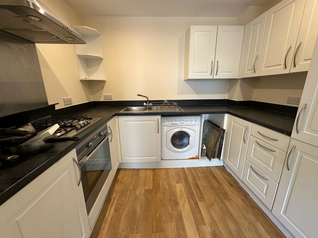 Property photo 3 of 9 Kitchen