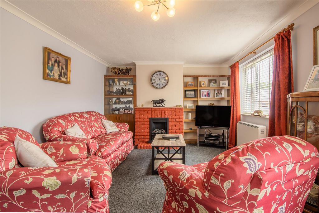 Property photo 2 of 25 Leigh Crescent, 24-72.Jpg