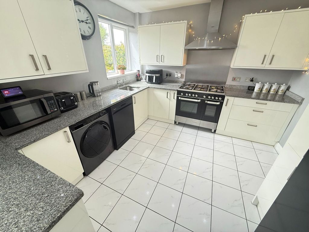 Property photo 3 of 25