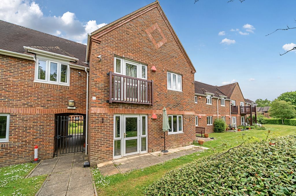 Property photo 1 of 11 1463374-21-6A0B04...