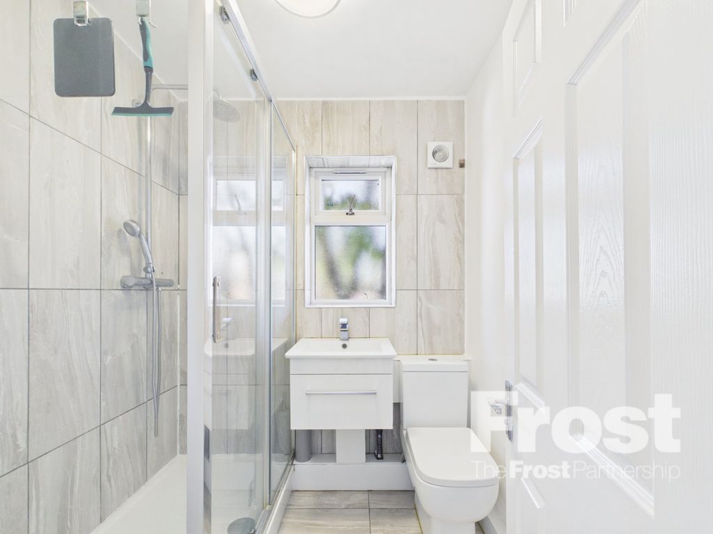 Property photo 3 of 9 Bathroom