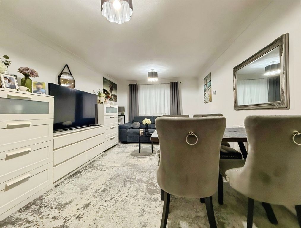 Property photo 2 of 6 Bedroom 1