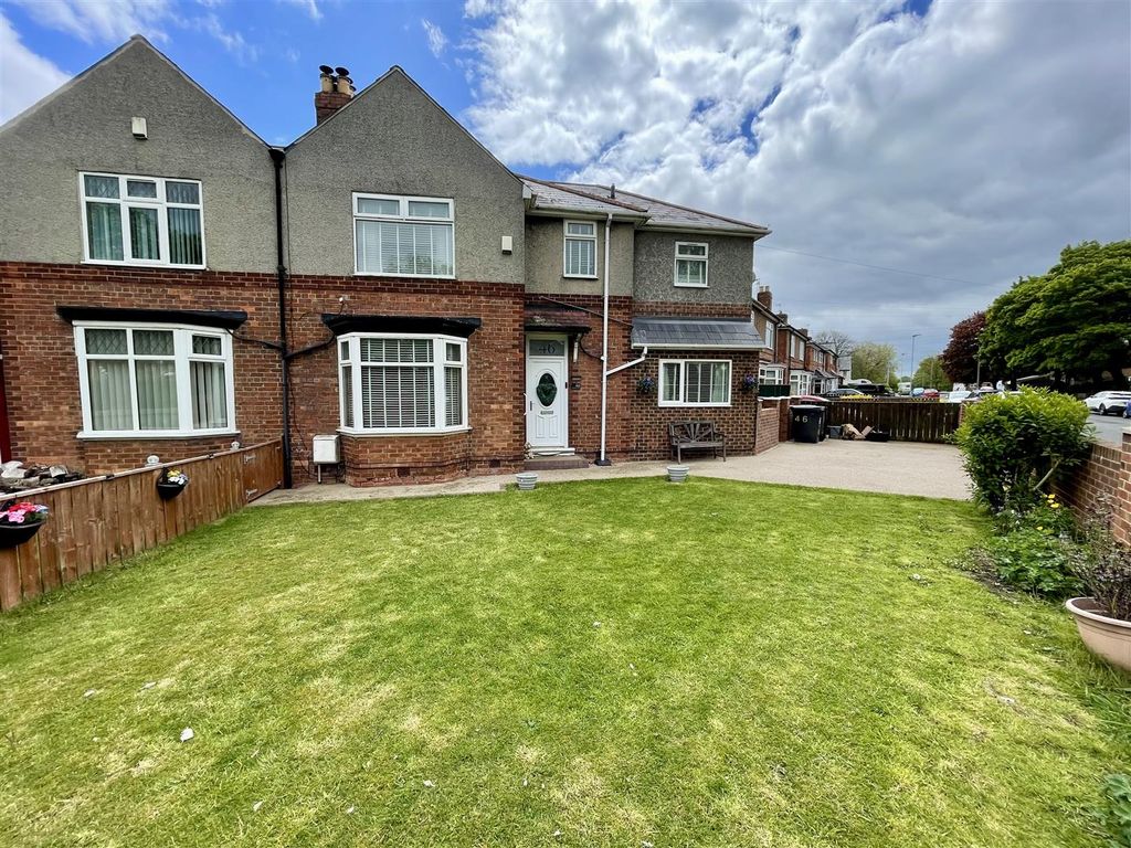 Property photo 2 of 16 Externally