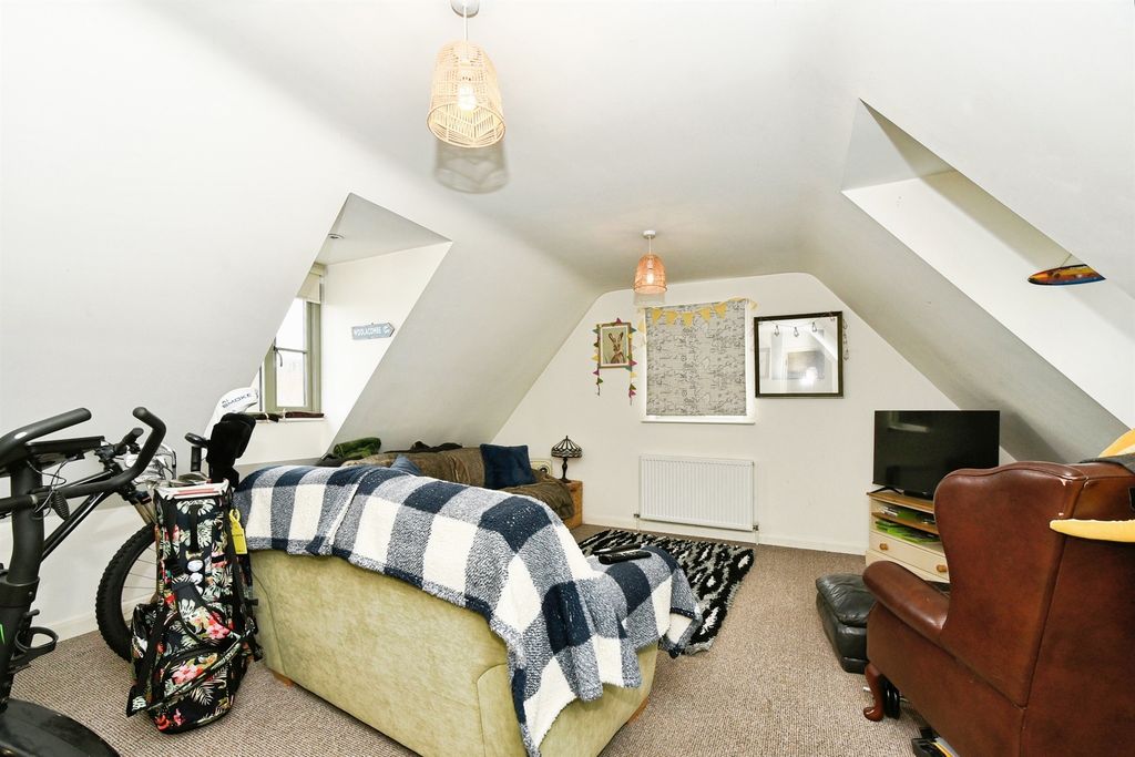 Property photo 2 of 20