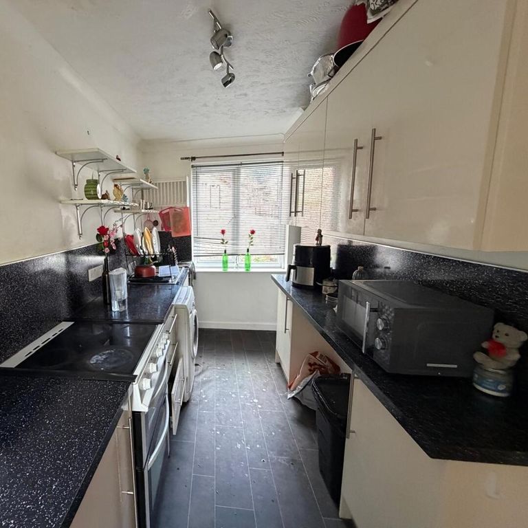 Property photo 1 of 8 Kitchen