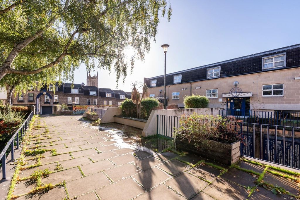 Property photo 1 of 13 49 Lampards Buildings, Bath BA1 2Rw-2.Jpg