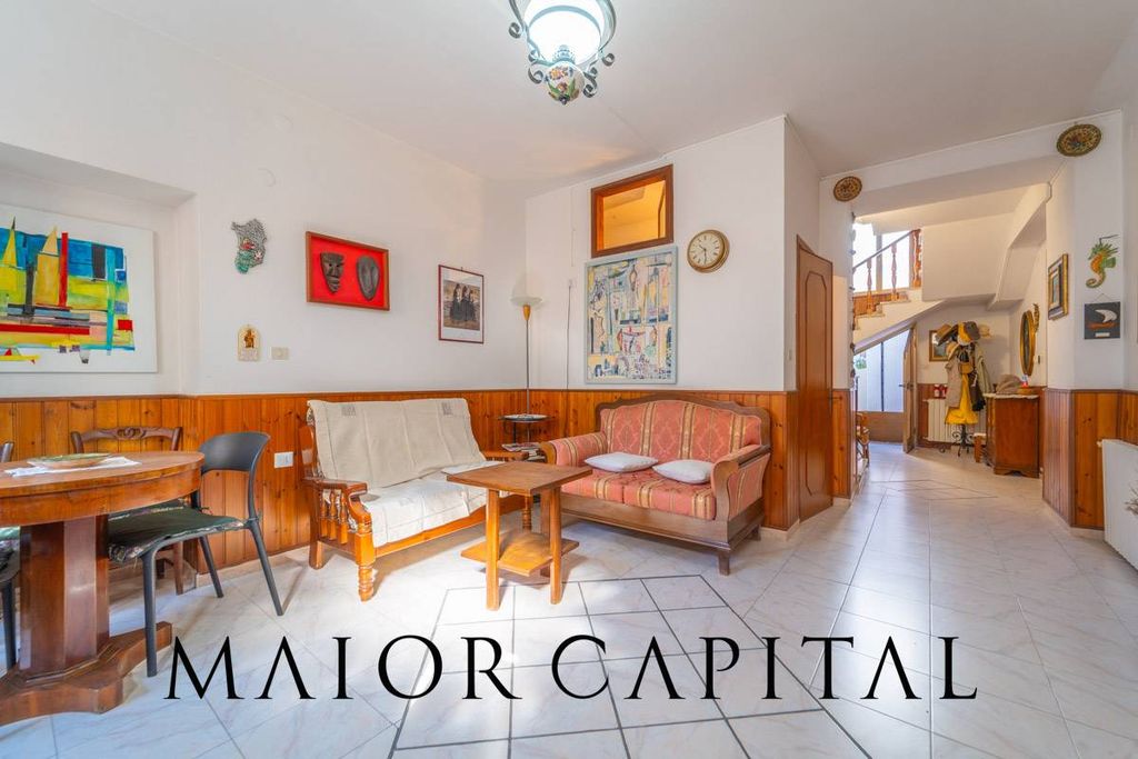 Property photo 2 of 32