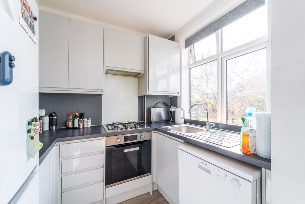 Property photo 3 of 12 Mba06839