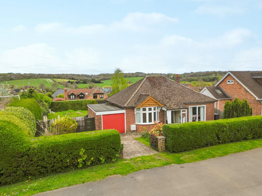 Property photo 1 of 24 Lyme Avenue, Northchurch, Berkhamsted