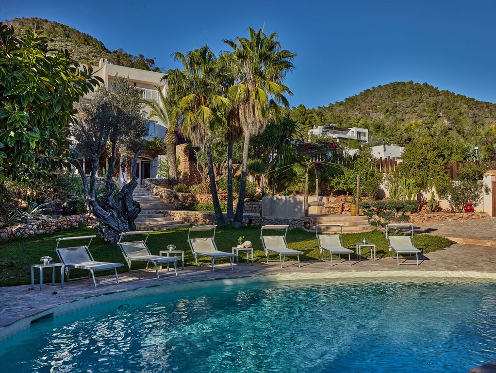 Property photo 2 of 19