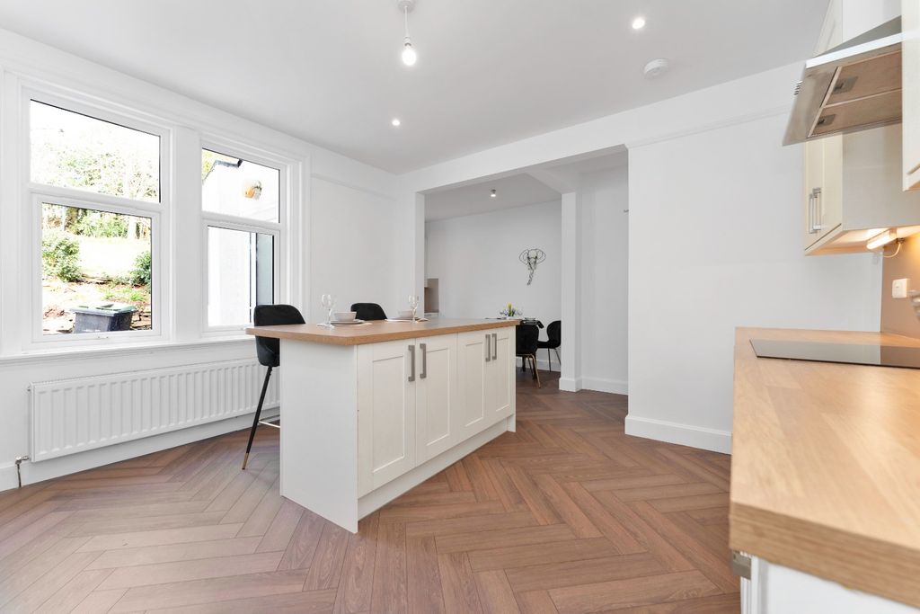 Property photo 3 of 35